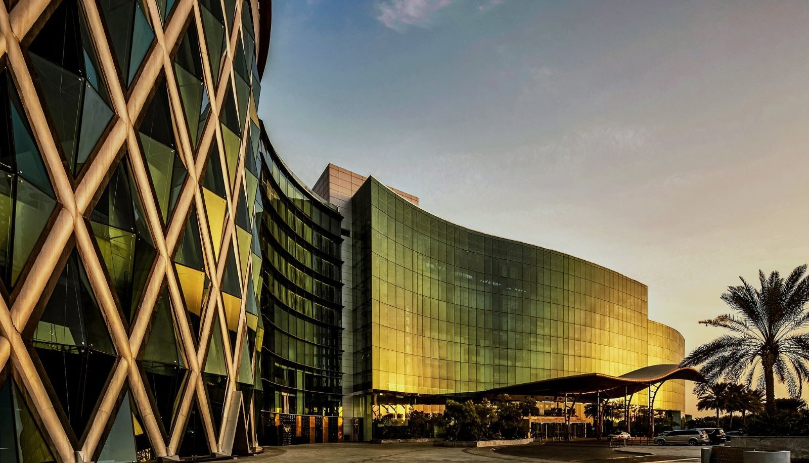 مكتبنا في دبي